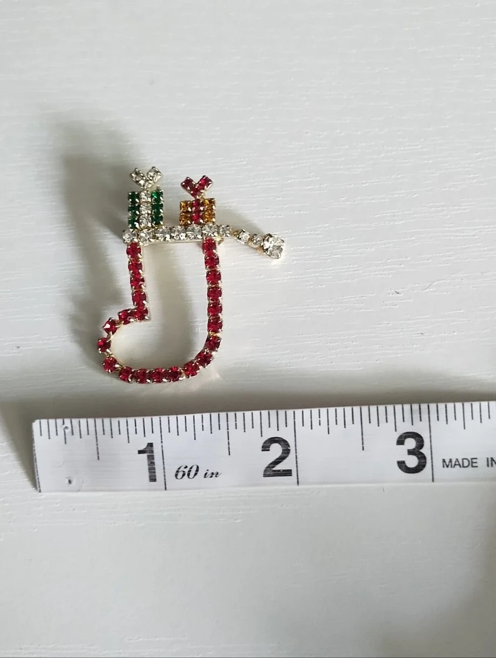 Vtg Christmas Pin Brooch Stocking Gifts Rhinestone Red Green Sparkle Bling